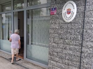 A XIII. Kerületi Szociális Szolgáltató Központ által működtetett Idősek Klubhálózata tagintézményeinek programjában a szórakozást, a kikapcsolódást és a testedzést szolgáló rendezvények mellett havi rendszerességgel szerepelnek olyan közösségi foglalkozások, amelyek a szellemi frissesség és a mentális egészség megőrzését szolgálják. Az okos táblával rendelkező klubok a digitális eszköz által biztosított lehetőségeket használják erre a célra. Azokban a klubokban azonban, ahol nincs ilyen eszköz, az ott dolgozók kreativitása gondoskodik a játékos fejtörőkből és társas ügyességi feladatokból összeállított programokról.