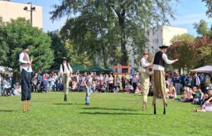 A megnyitó után egészen este 18.00 óráig követték egymást a szórakoztató események, amelyek felsorolása hosszú oldalakat töltene meg.
