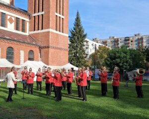 A kulturális program a Katasztrófavédelem Központi Tűzoltózenekarának műsorával vette kezdetét.